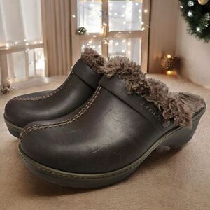 Crocs Cobbler Eva Clogs Mules Womens 7 Faux Fur Lined Brown Shoes Casual Comfort